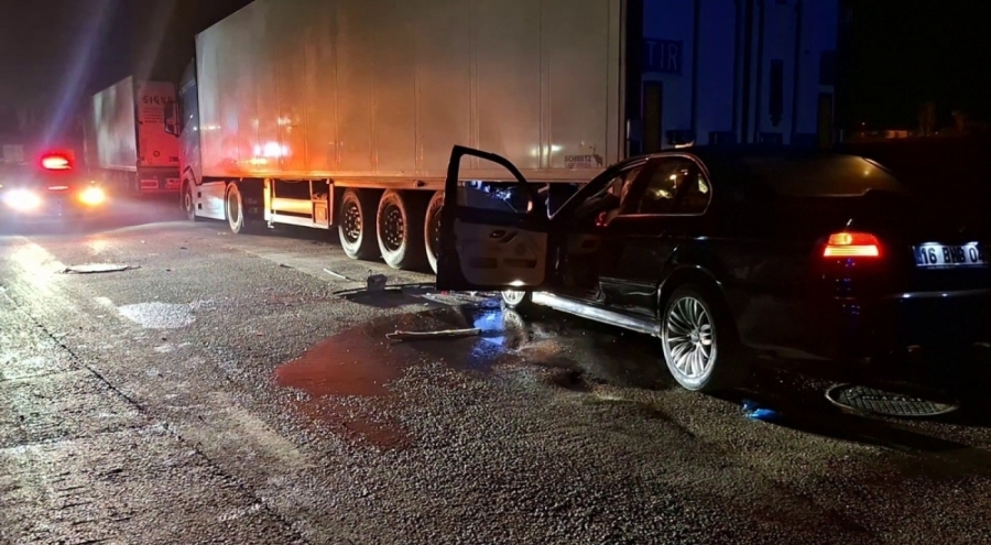 Nilüfer'de Feci Kaza: Alkollü Sürücü Park Halindeki Tıra Çarpıp Hayatını Kaybetti