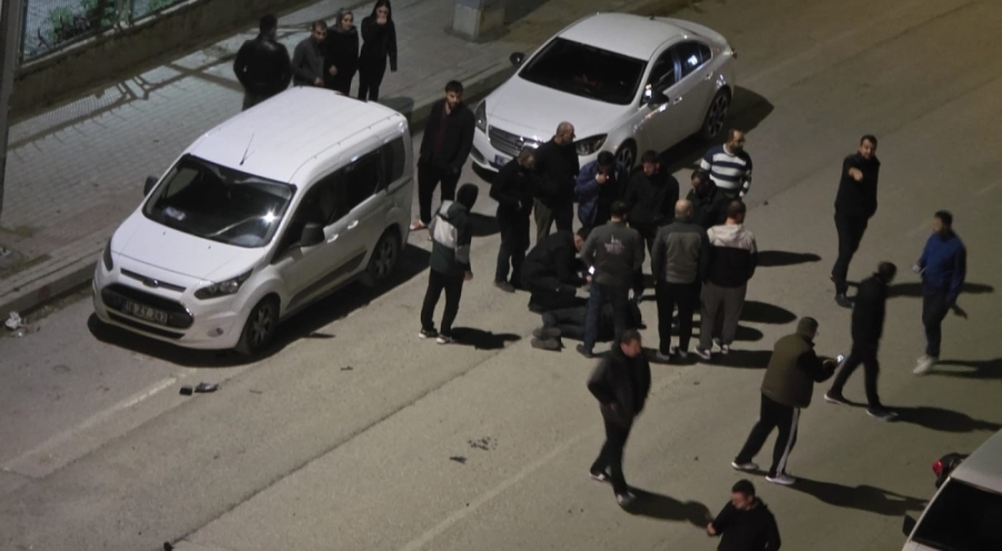 İnegöl'de Zincirleme Kaza: Motosiklet Araçlara Çarpıp Sürüklendi, Sürücü Yaralı