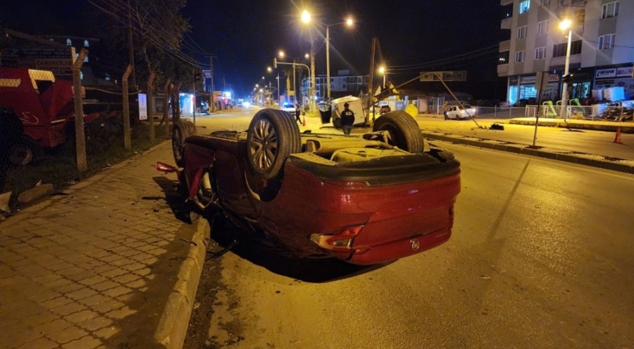 Bursa'da feci çarpışma: otomobil kamyonete girdi, ortalık savaş alanına döndü!