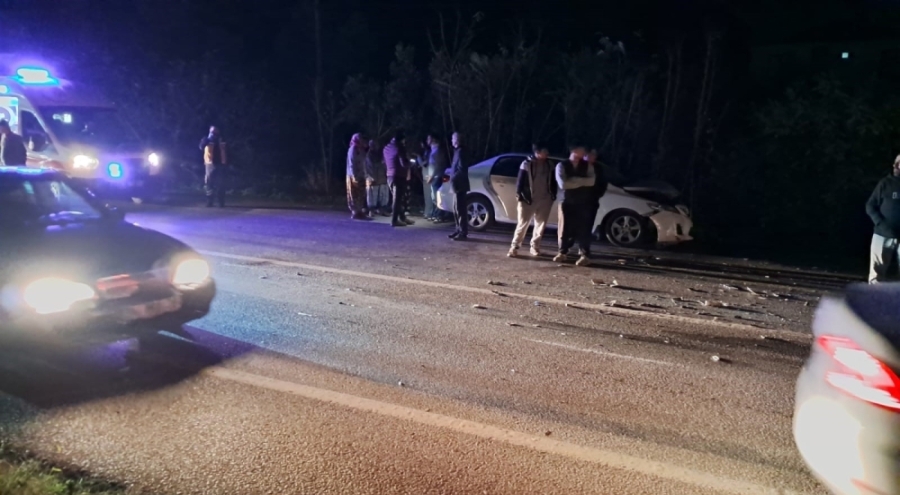 Bursa'da rulo saç yüklü tır ile otomobil çarpıştı: 1 yaralı