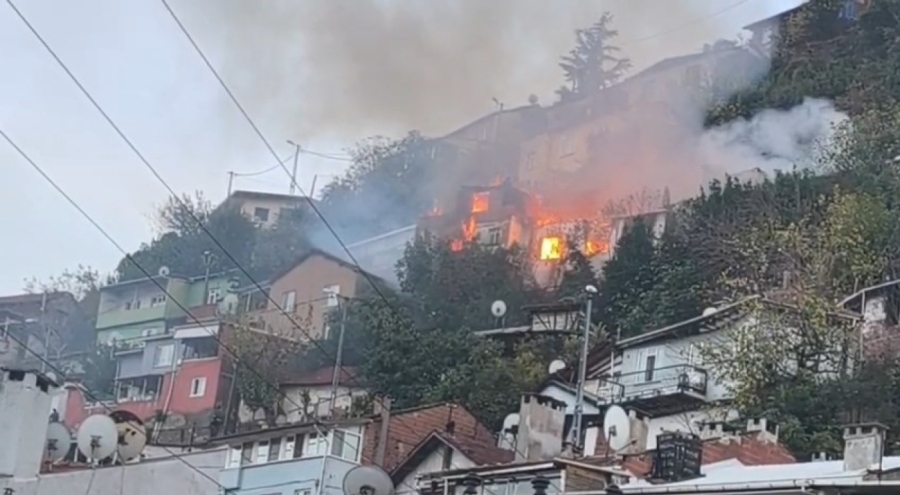 Uludağ eteklerinde yangın paniği: 2 katlı ev küle döndü, 78 yaşındaki ev sahibine ulaşılamıyor