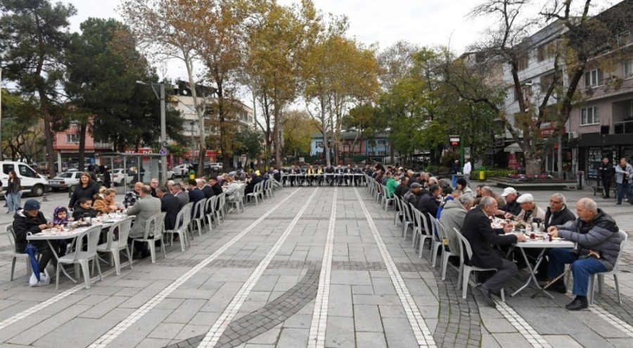 Başkan Erkan Aydın İstiklal Mahallesi'nde vatandaşlarla buluştu