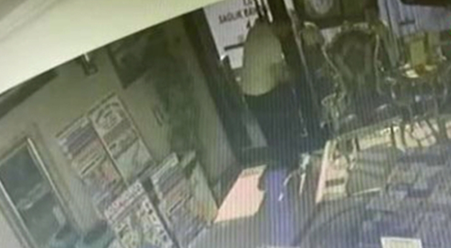 Zehirlenen Ailenin Otelden Çıkma Mücadelesi Kamerada