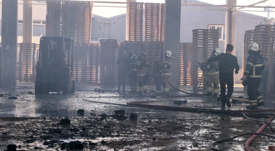 İnegöl OSB'de palet fabrikasında yangın!