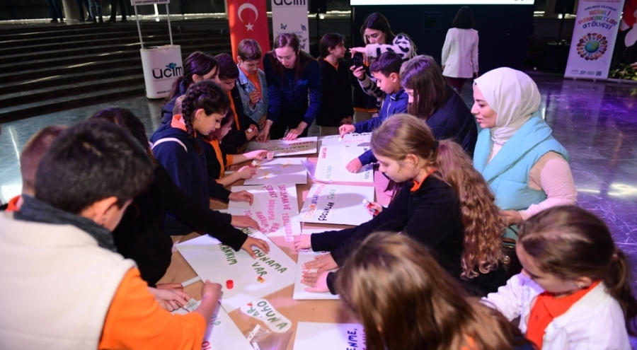 Osmangazi'de Çocuk Hakları Günü Renkli Pankartlarla Kutlandı