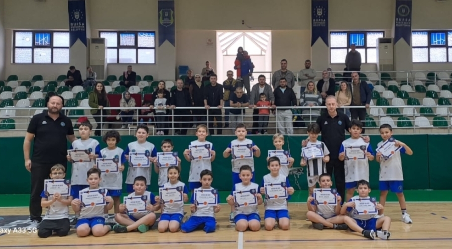 Kış Spor Okulları'nda sertifika heyecanı