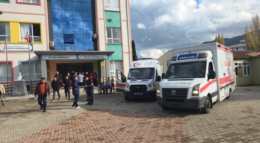 Bursa'da ortaokulda Şinitzel makarna yiyen 20 öğrenci hastaneye kaldırıldı