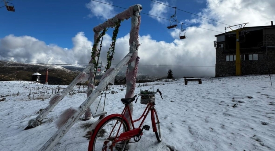 Uludağ'da sezon öncesi kar sürprizi: Zirve beyaza büründü, hazırlıklar hızlandı