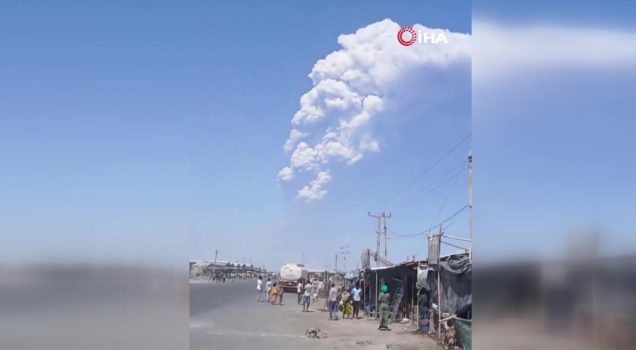 12 Bin Yıl Sonra Uyanan Hayli Gubbi Yanardağı Bölgeyi Külle Kapladı