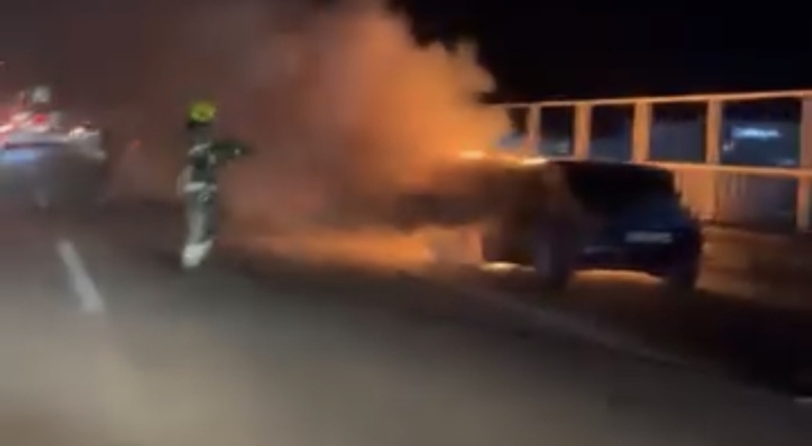 Bursa'da Seyir Halindeki Otomobil Alev Aldı