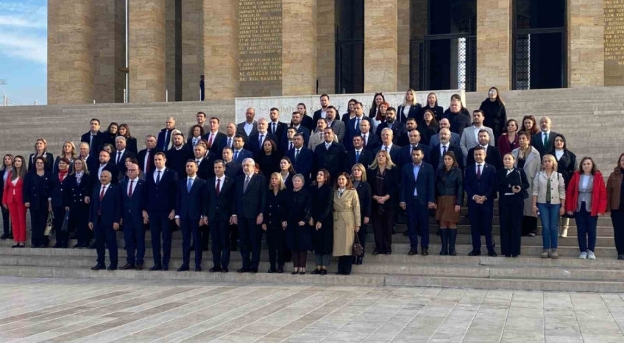 CHP Heyeti 39. Kurultay Öncesi Anıtkabir'i Ziyaret Etti