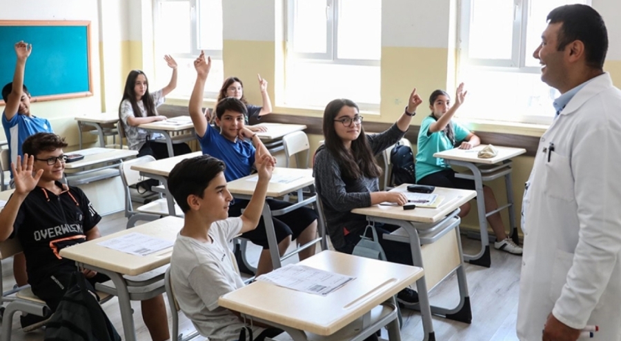 Ara Tatil Tartışması Büyüyor: "Sorun Tatilin Kendisi Değil, Doğru Yönetilememesi"