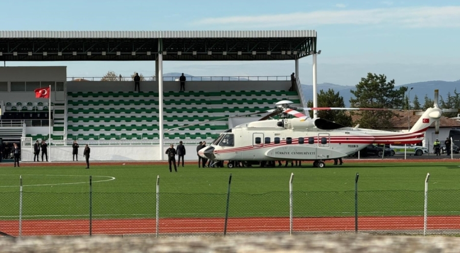Papa 14. Leo, İznik'e geldi.