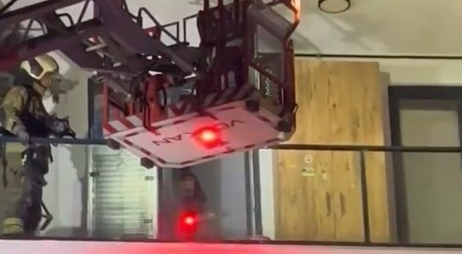 Bursa'da sinir krizi geçiren kadın dairesini yakmaya kalktı