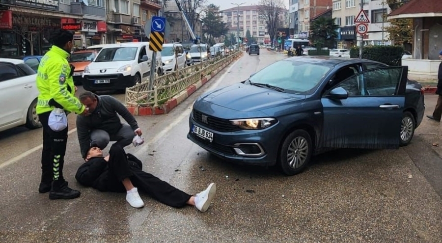 İnegöl'de otomobil ile motosiklet çarpıştı: 19 yaşındaki sürücü yaralandı