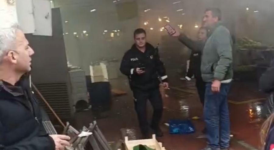 Yıldırım'da kapalı pazarda kablo kısa devresi panik yarattı