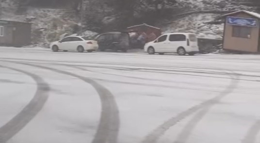 Uludağ'da Kar Nihayet Başladı: Sezon Öncesi Beklenen Beyazlık Geldi