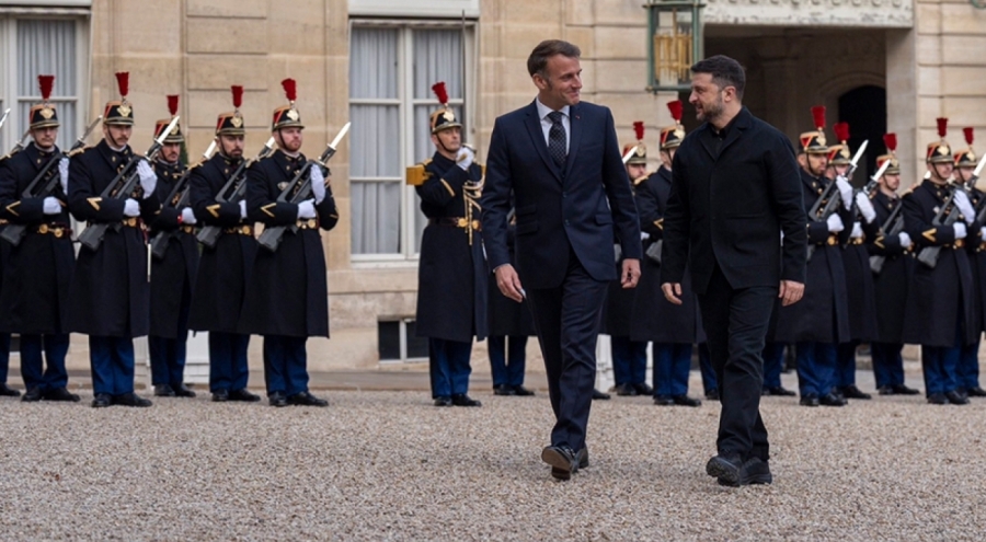 Zelenskiy Paris'te: Macron'la kritik barış trafiği