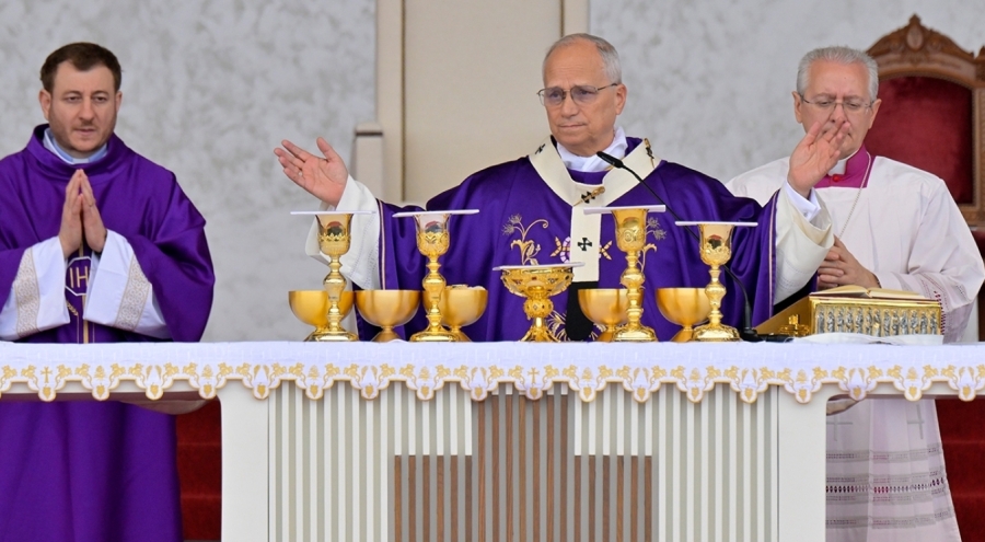 Papa'dan Beyrut'ta dev ayin: 150 bin kişiye "Orta Doğu barışa dönsün" çağrısı