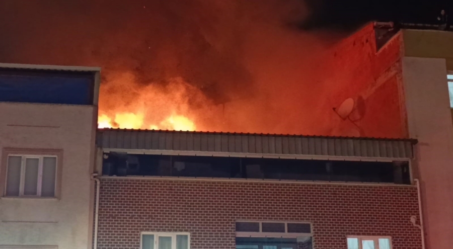 Bursa'da İki Katlı Evin Çatısında Yangın Paniği