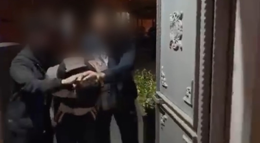 Bursa'da AVM'de yakalanan hırsızın üzerinden 1 kilo 375 gram uyuşturucu çıktı