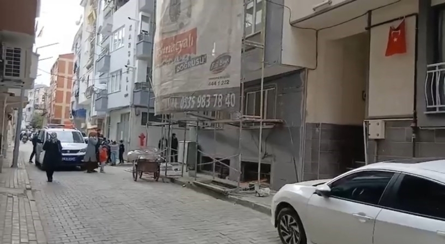 Gemlik'te dış cephe işçisi 5. kattan düştü: Hayati tehlikesi var