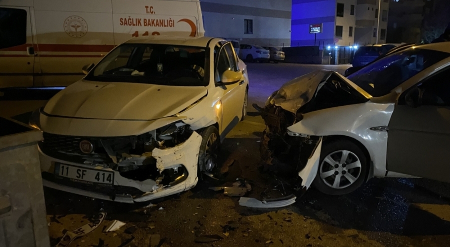 Bursa'da dikkatsizlik kazaya yol açtı: 2'si ağır 4 yaralı