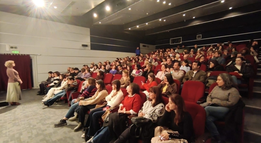 Pelin Esmer, yeni filmiyle Nilüfer'de sinemaseverlerle buluştu