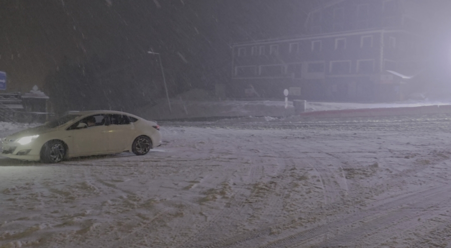 Uludağ'da Yoğun Kar Yağışı: Zirve Yeniden Beyaza Büründü