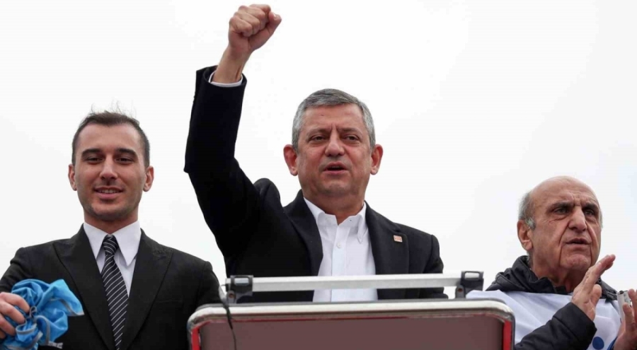 Özel'den Mitingde İktidar Mesajı: "İlk Sandıkta Birlikte Değiştireceğiz"