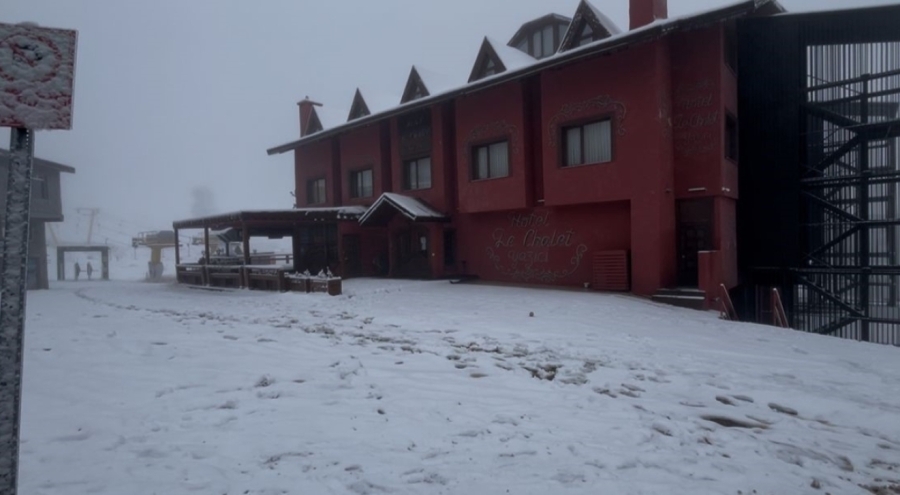 Uludağ'da kar 10 santime ulaştı, oteller yılbaşı hazırlıklarına hız verdi