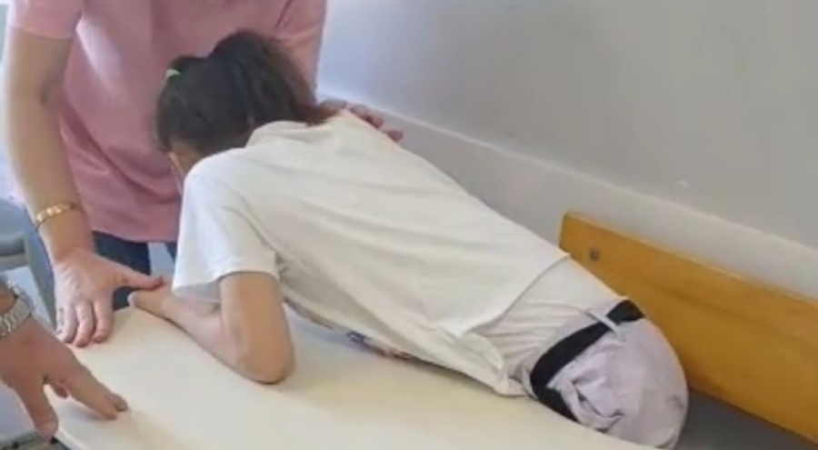 Bursa'daki özel eğitim okulunda otizmli öğrencilerin sıralara bağlandığı görüntüler skandal yarattı