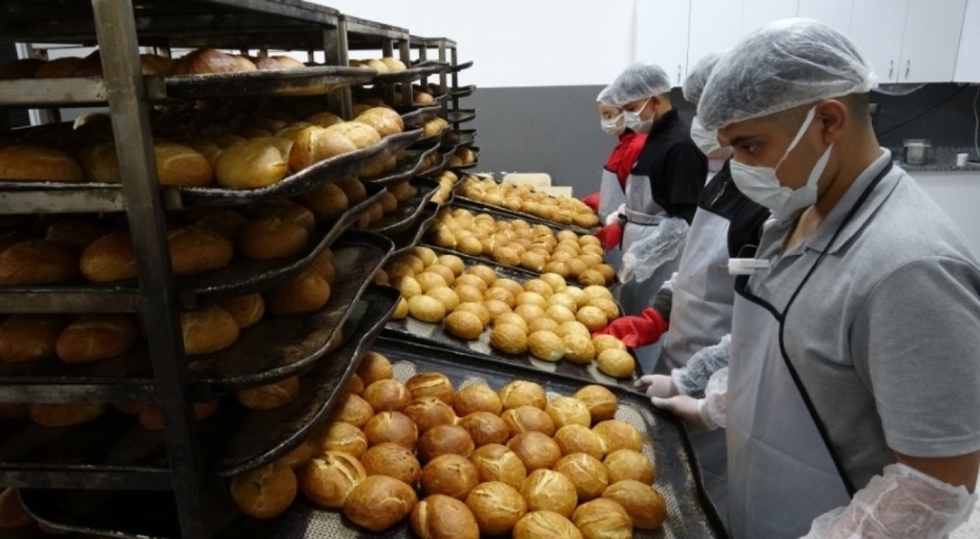 Lise fırın gibi çalışıyor: Günde 25 bin ekmek, yıllık 1,5 milyon TL ciro