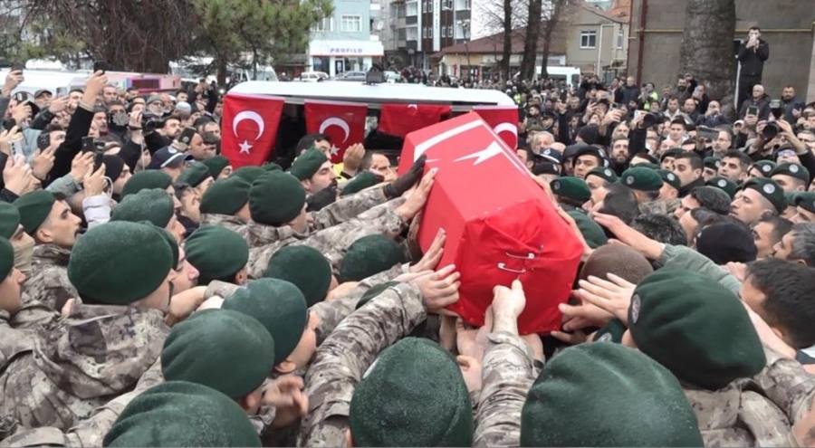 Şehit Olan Polis Emre Albayrak, Samsun'da Gözyaşlarıyla Uğurlandı