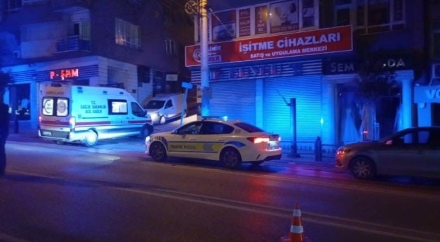 Altıparmak'ta ani fren kazası: Motosikletli sürücü yaralandı