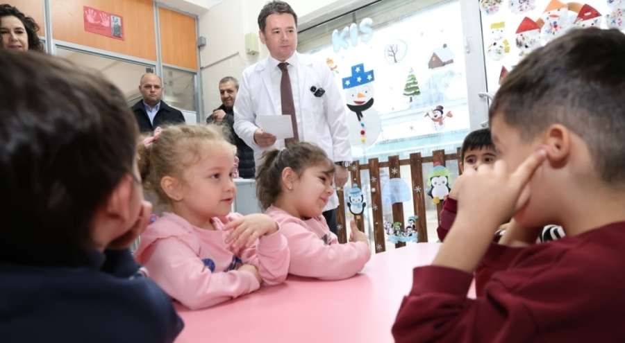 Başkan Erkan Aydın mesleğini çocuklara tanıttı