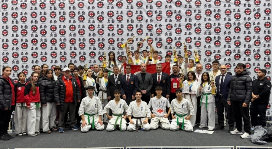 Avrupa'da Yıldırım rüzgarı