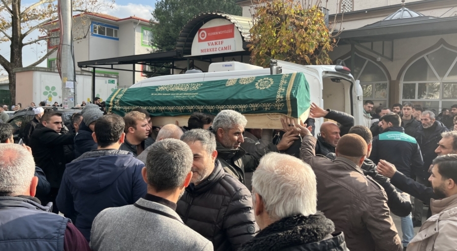 Mudanya'da cesedi bulunan 19 yaşındaki Berat Yavuz gözyaşlarıyla toprağa verildi