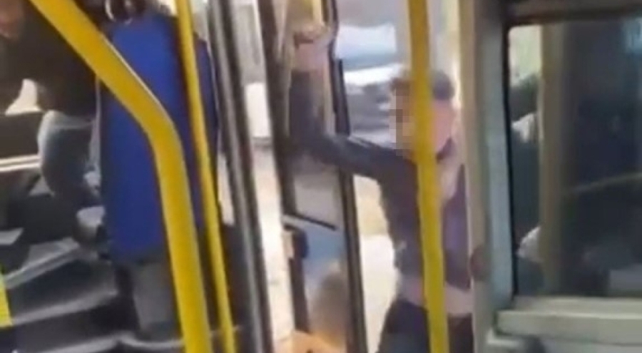 Bursa'da Otobüste "Yer Verme" Tartışması Satırlı Saldırıya Dönüştü: Şüpheli Yakalandı