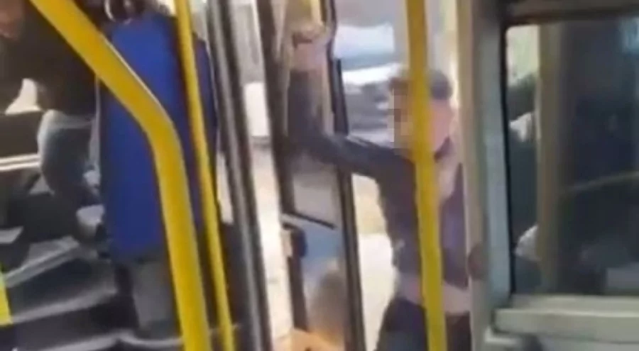 Bursa'da Otobüste "Yer Verme" Tartışması Satırlı Saldırıya Dönüştü: Şüpheli Yakalandı