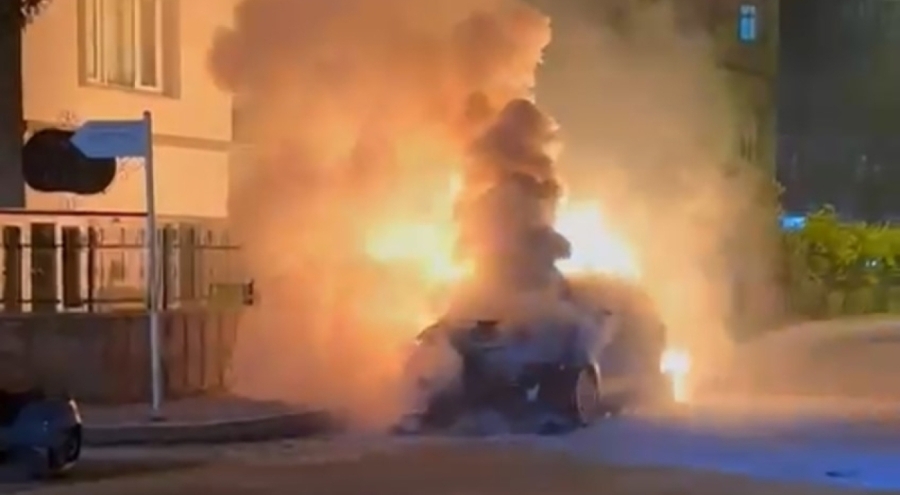 Bursa'da seyir halindeki otomobil yandı