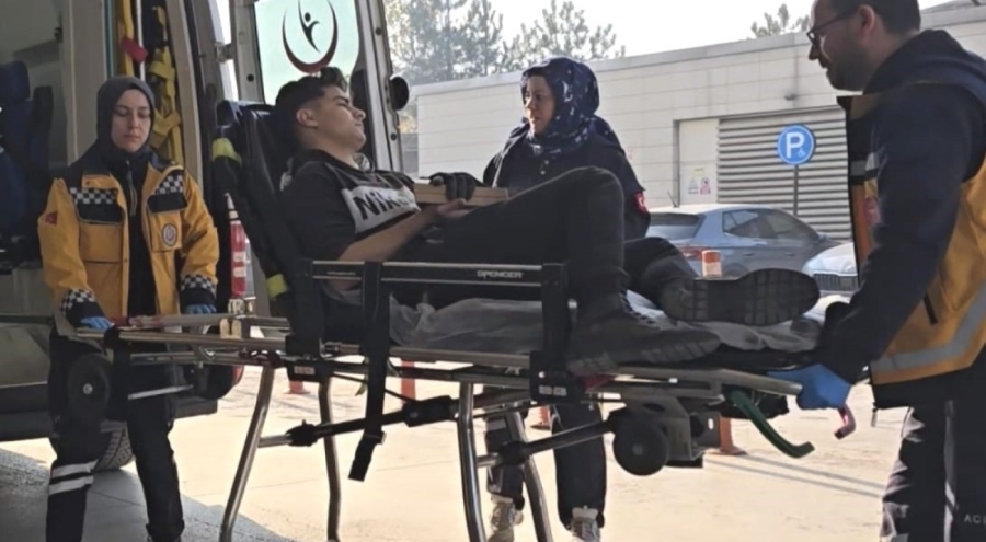 Bursa'da mobilya işçisi elini çivi tabancasıyla ahşaba çaktı: İtfaiye kurtardı