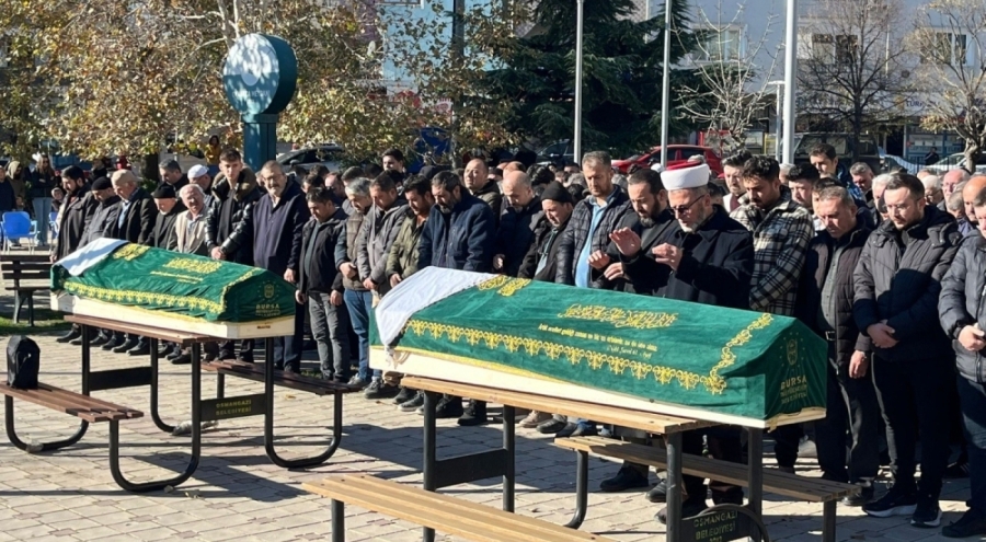Bursa'da kızını öldürüp intihar eden baba ile kızı yan yana toprağa verildi
