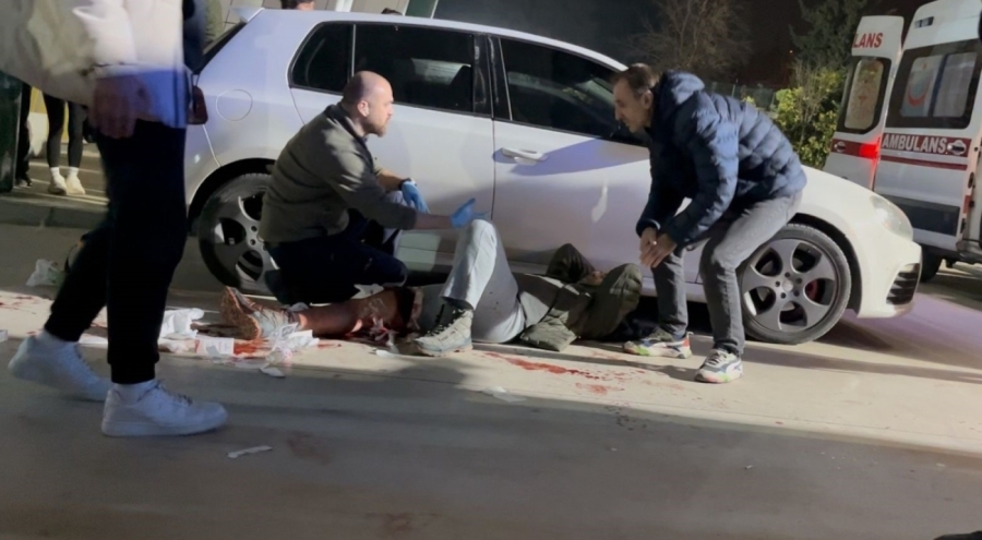 Bursa'da Tofaş Spor Salonu önünde bıçaklı kavga: 2 veli yaralandı, şüpheli gözaltında