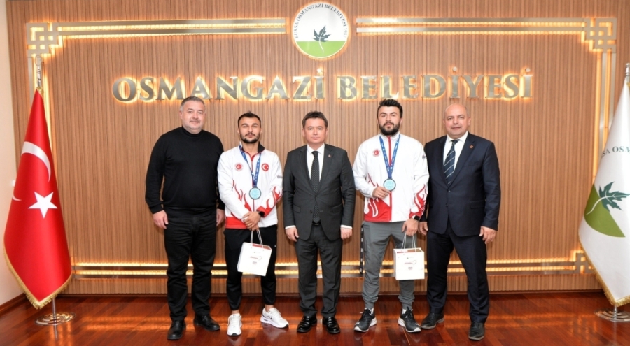 Osmangazi'de şampiyona gururu: Şayık kardeşler dünya ikinciliğiyle Başkan Aydın'ın konuğu oldu
