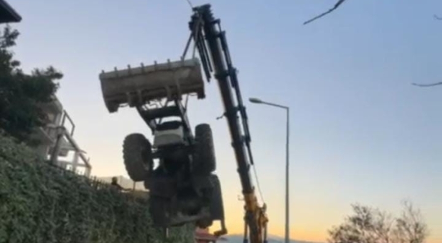 Bursa'da vinçten düşen kepçenin görüntüleri ortaya çıktı