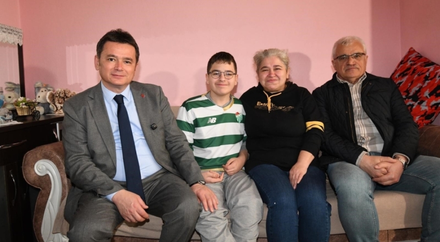 Başkan Erkan Aydın'dan Yunus Emre'ye doğum günü sürprizi