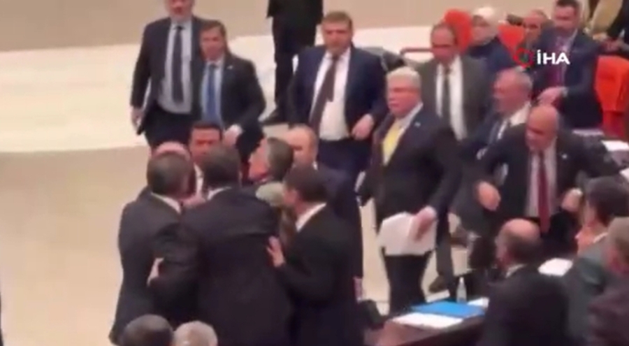 TBMM'de bütçe görüşmelerinde tansiyon yükseldi: Tartışma arbedeye dönüştü