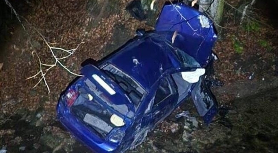 İnegöl'de otomobil uçuruma yuvarlandı: 3 genç yaralı kurtuldu