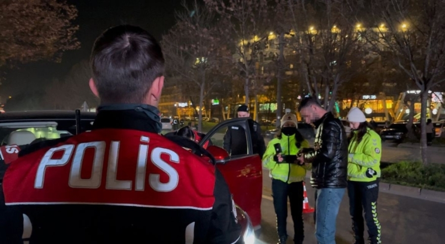 Bursa'da yılbaşı öncesi dev asayiş denetimi: 4 bin 891 sorgu, 16 yakalama, kumara 258 bin TL ceza